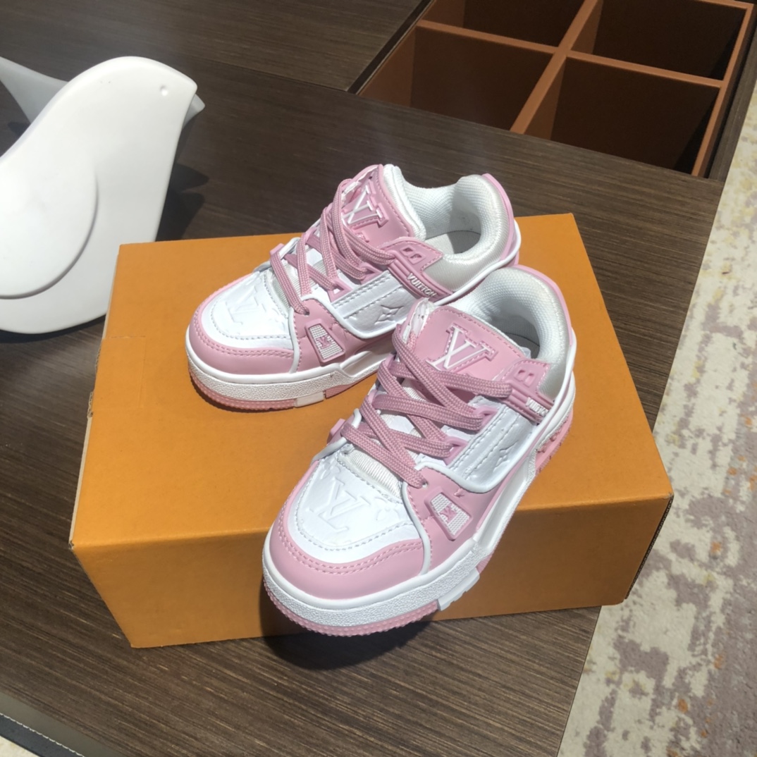 Children's shoes child